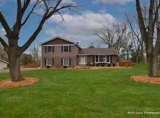 38W267 Toms Trail Dr, St Charles, IL 60175