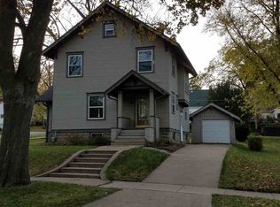 821 Olive St, Cedar Falls, IA 50613