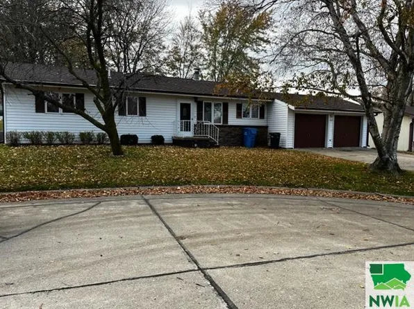 568 Southview Dr, Le Mars, IA 51031