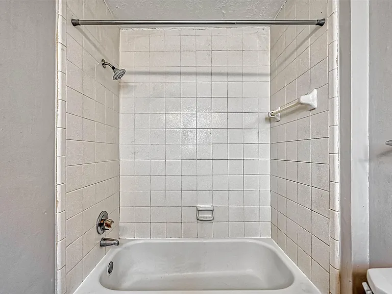 2235 Sentinal Oaks St — Photo 30