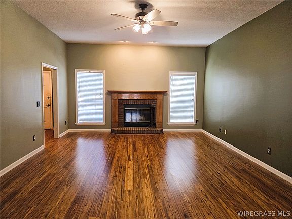 3rd image of 2837 Sparrow Way
