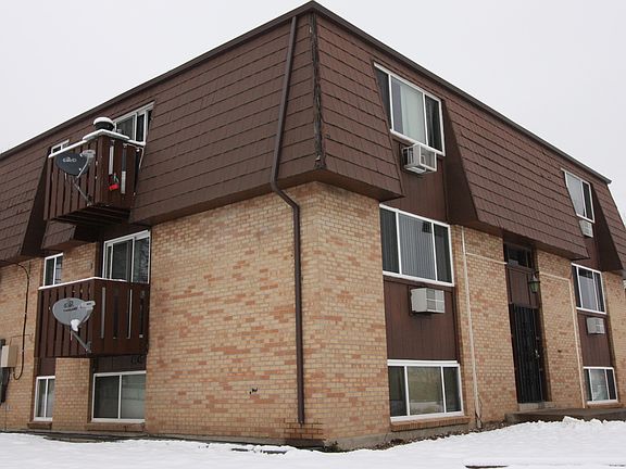 2nd floor unit w/balcony
