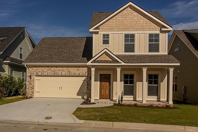 1st image of 715 Bonnie Oaks Ln