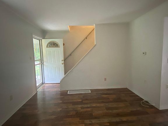 5th image of 1226 Parkview Dr #A