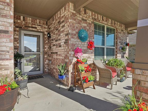 3rd image of 203 Plantation Dr