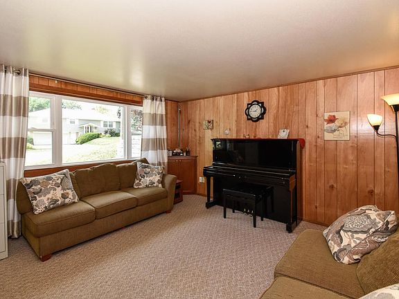 4th image of 1215 Cornell Dr