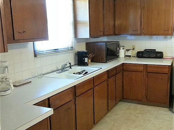 4th image of 62 Diane Dr