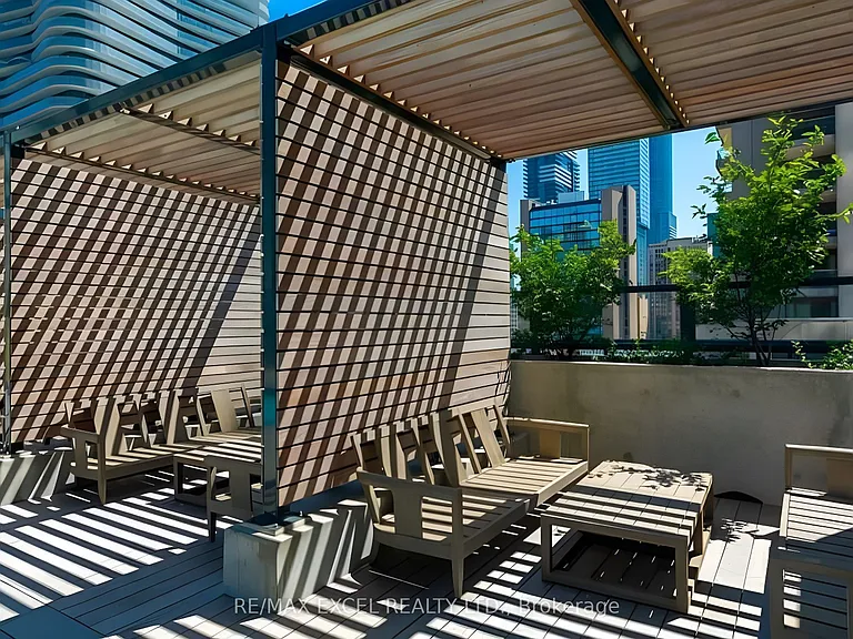 955 Bay St #404 — Photo 21