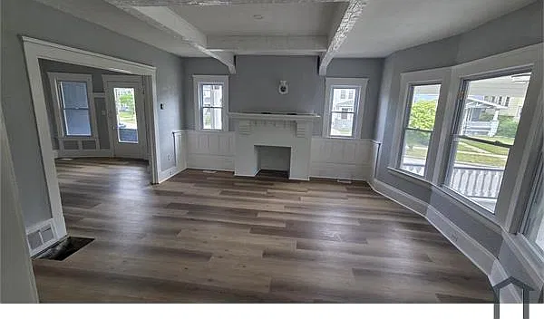 4 bed, $2,225 — Photo 2