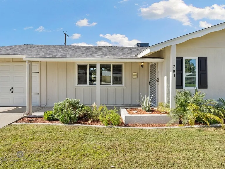 701 Cherry Hills Dr — Photo 16