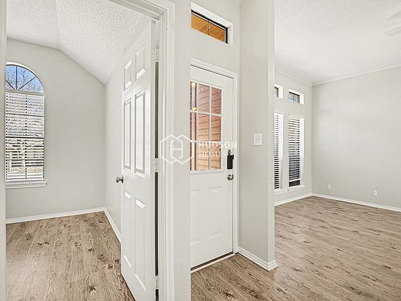 5th image of 921 Brittany Dr