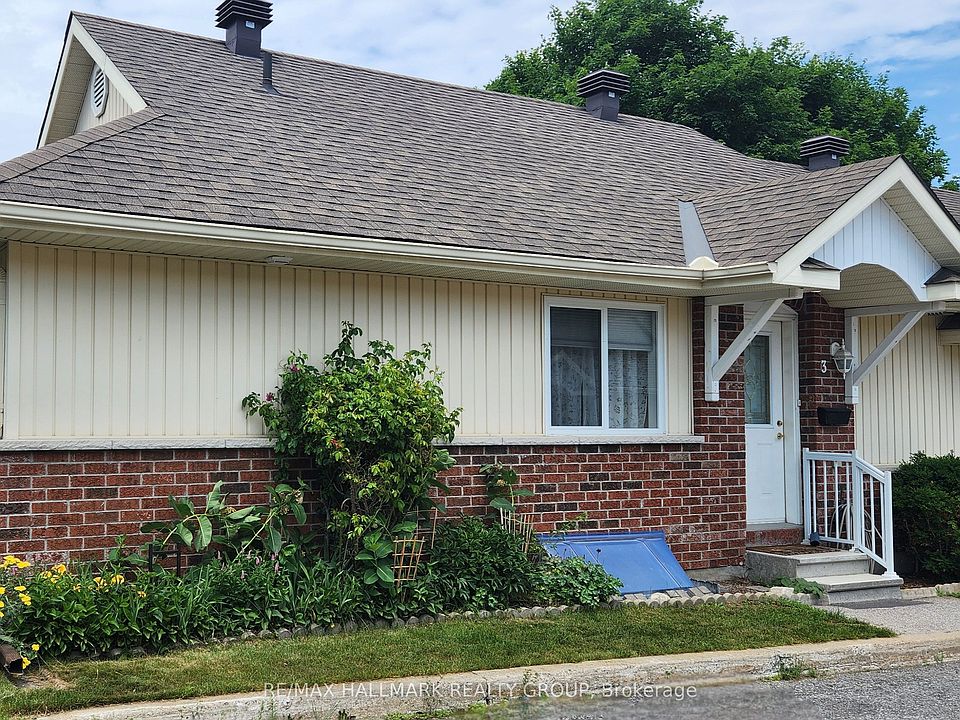 1st image of 3 Daphne Cres