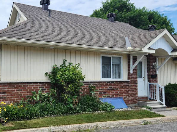 3 Daphne Cres, Ottawa, ON K2S 1Y1