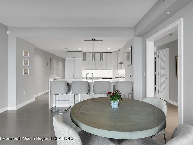 20 Melrose Ter #206 — Photo 5