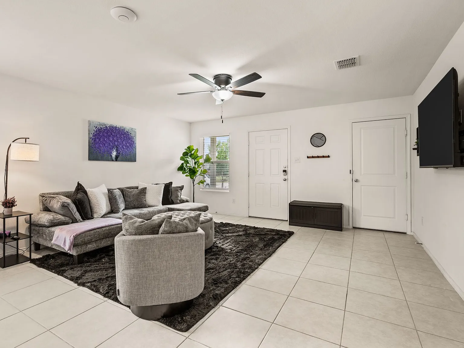 3 bed, 1320 sqft, $4,600 — Photo 4