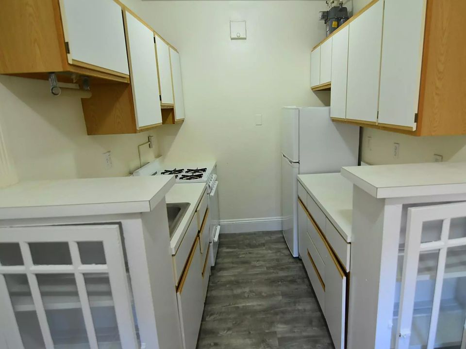 2nd image of 85 Strathmore Rd APT 36