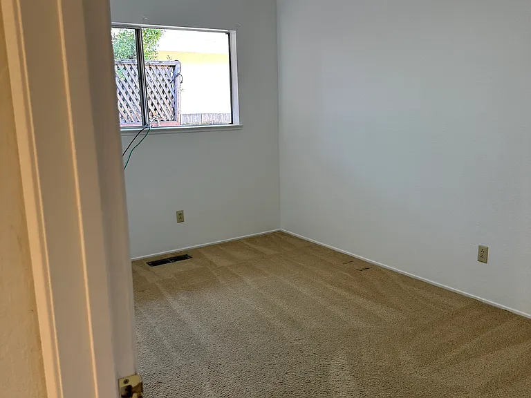 Main bedroom, newly painted and cleaned professionally