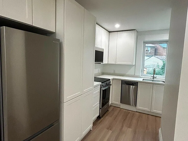 659 Vaughan Rd #2 — Photo 8