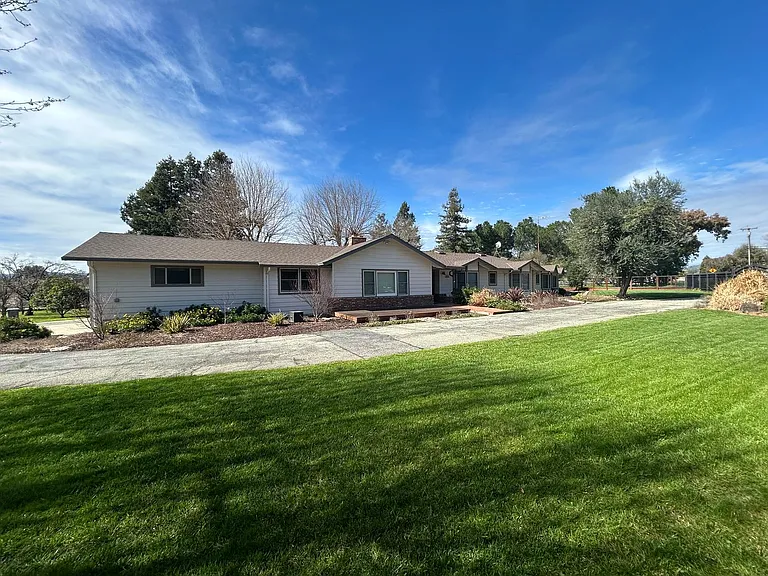 1665 Chris Ln — Photo 1