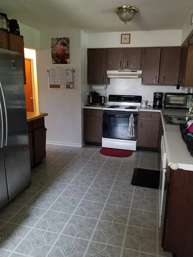 4 bed, 1215 sqft, $725 — Photo 2