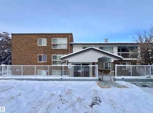Cedarbrae Gardens, Edmonton, AB T6J 0R5