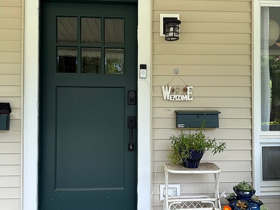 2nd image of 127 S Pearl St #1