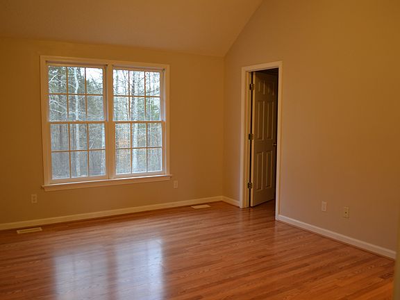 Master bedroom w/ 6x6 walk-in closet, en suite bath and vaul