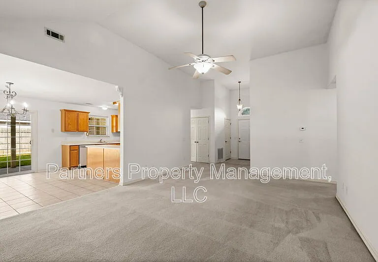 1257 Fox Run Ln — Photo 4