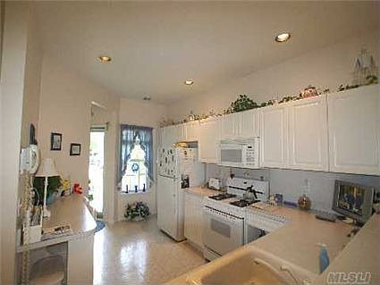2nd image of 41 Leeward Ct