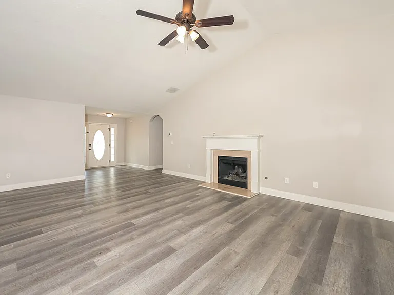 368 Embassy Dr — Photo 4