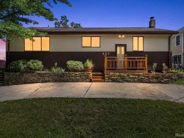 455 Shady Oaks St, Lake Orion, MI 48362