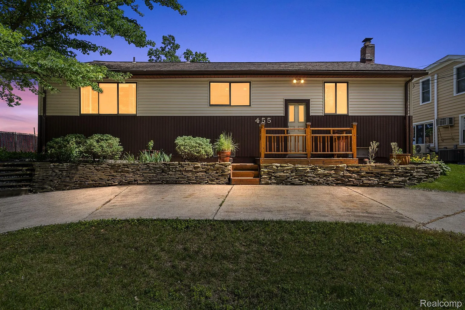 455 Shady Oaks St photo 1