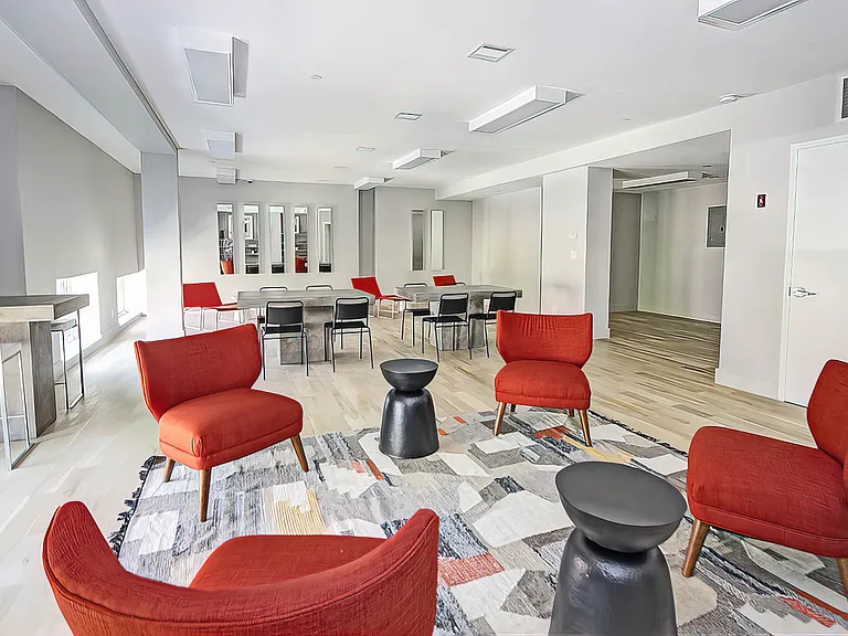 1024 Gates Ave #1H — Photo 12
