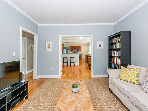 5th image of 1055 Massachusetts Ave #3