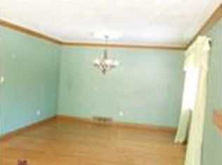 7679 Millerwood Ln, Parma, OH 44130