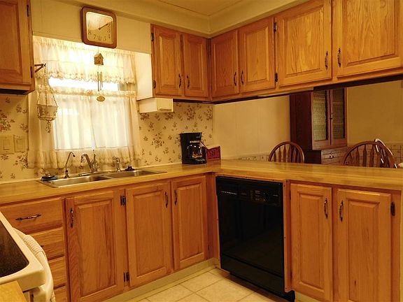 5th image of 408 White Oak Dr