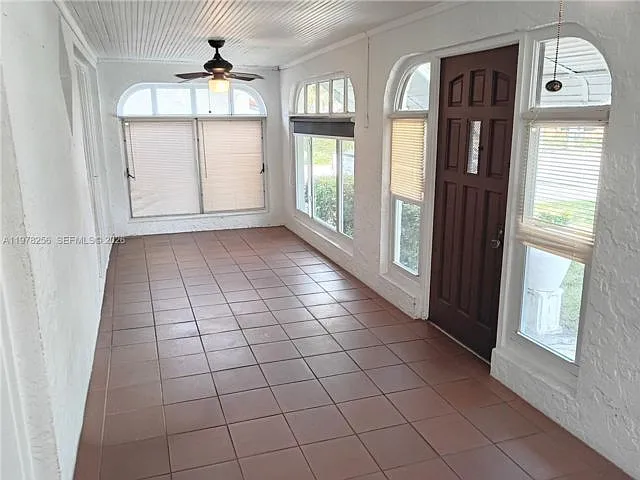 2346 SW 20th St — Photo 2