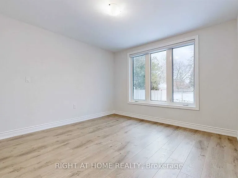 8 Airley Cres #MAIN — Photo 12