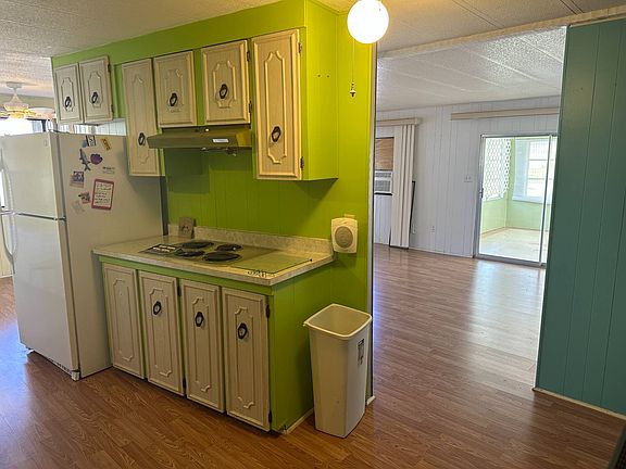 4th image of 35951 Cherry Ave
