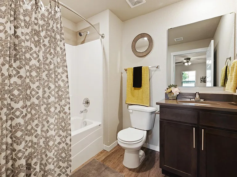 K-Ten Place Apartments — Photo 18