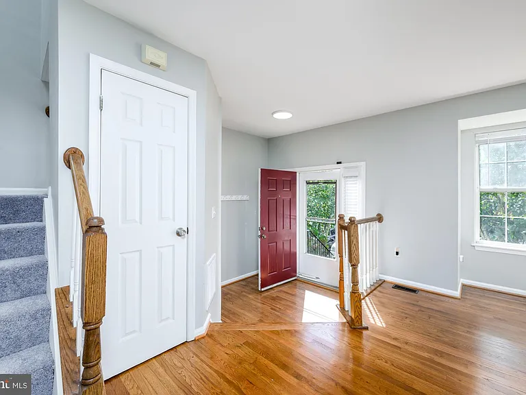 105 Brenwick Ct — Photo 4