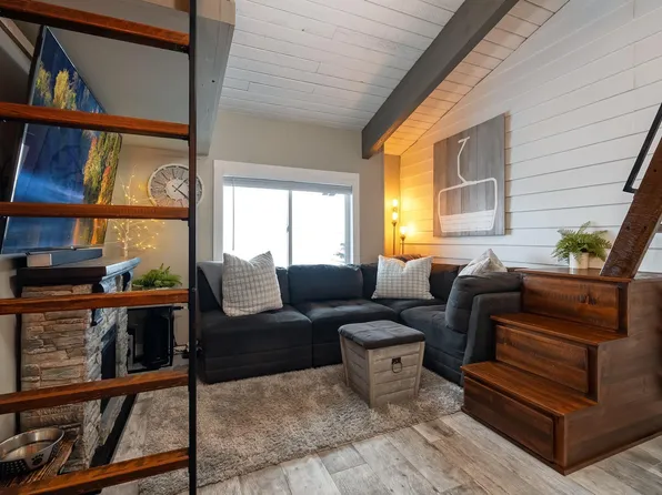 240 Mogul Hill Rd, Sandpoint, ID 83864