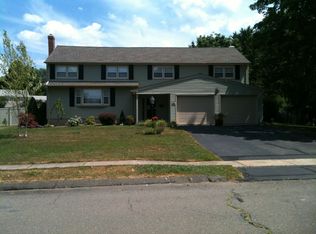 20 Meadow View Dr, Wethersfield, CT 06109