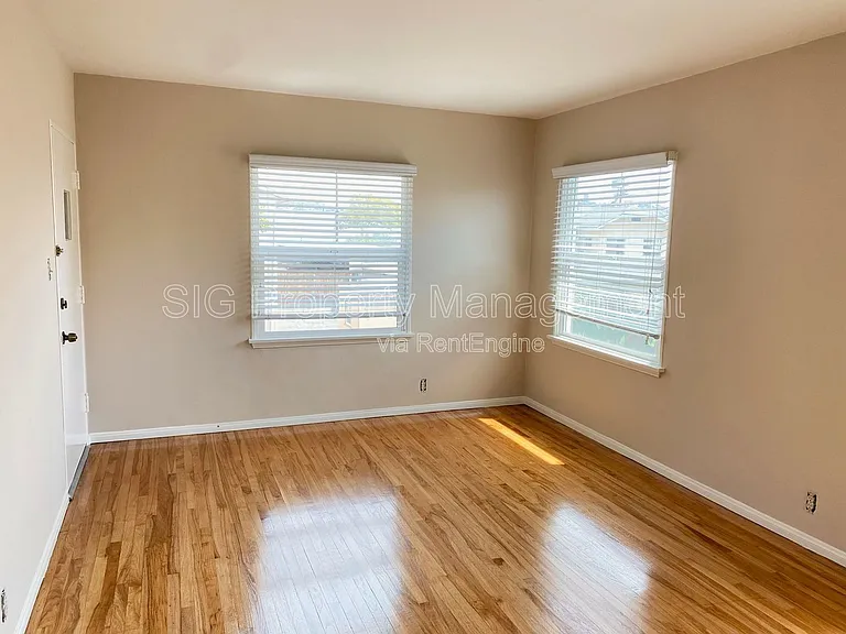 228 E Maple St #D — Photo 7