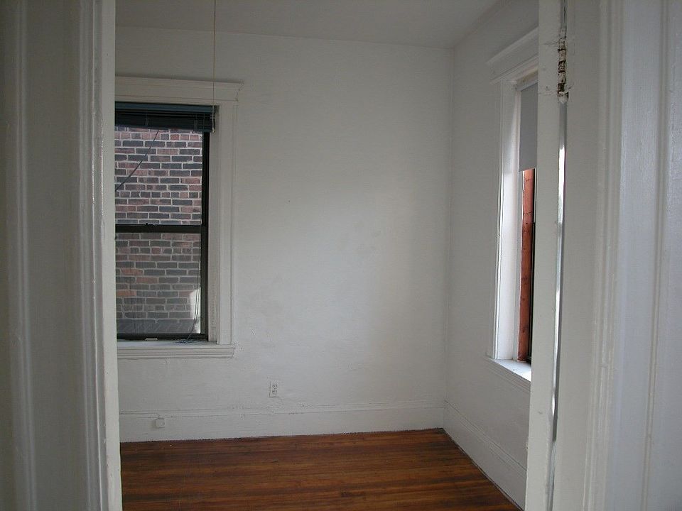 2nd image of 513 Park Dr #5