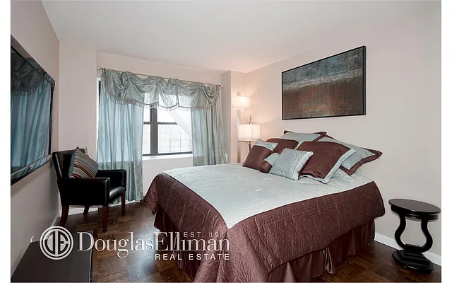 Rented by Douglas Elliman | media 16
