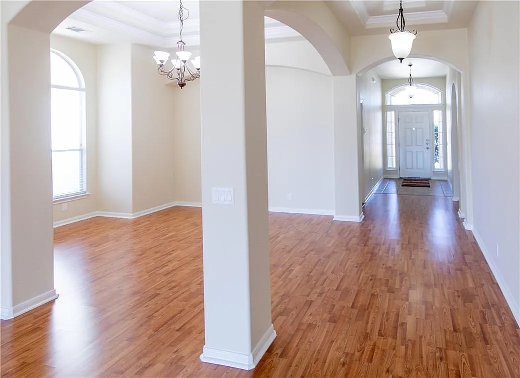 3 bed, 2.0 bath, 1892 sqft, $2,150 — Photo 3
