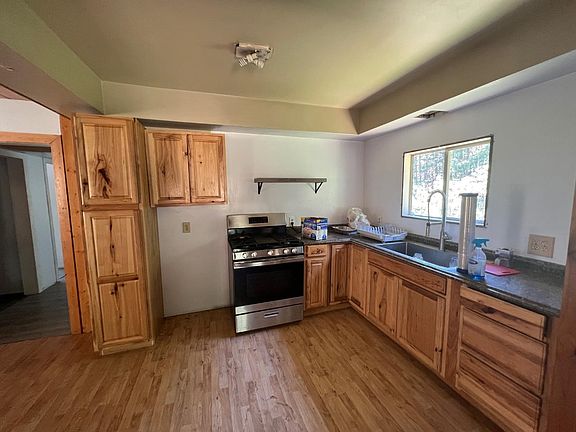 3rd image of 680 Upper Rd