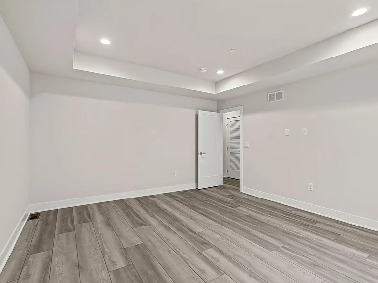 701 Brewster Aly — Photo 14
