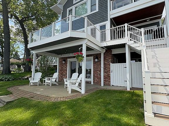 3rd image of 828 Pine Tree Rd W